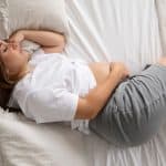 Est-ce dangereux de dormir sur le côté pour une femme enceinte
