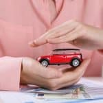Quelles sont les différences entre l'assurance auto au tiers et l'assurance auto tous risques