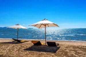 Ce parasol Aldi à prix cassé pour se protéger du soleil pour pas cher est déjà victime de son succès