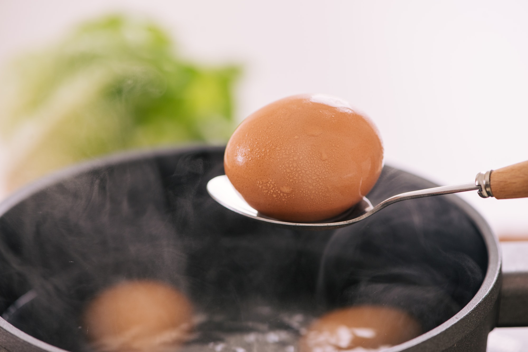 La vérité incroyable sur la cuisson des œufs ! Pourquoi le vinaigre est-il l'ingrédient secret