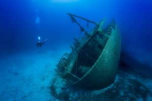 Ce plongeur sous-marin fait une incroyable découverte et remonte une Rolex estimée à 20 000 euros